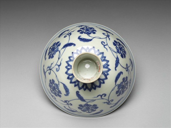 青花番蓮紋高足碗