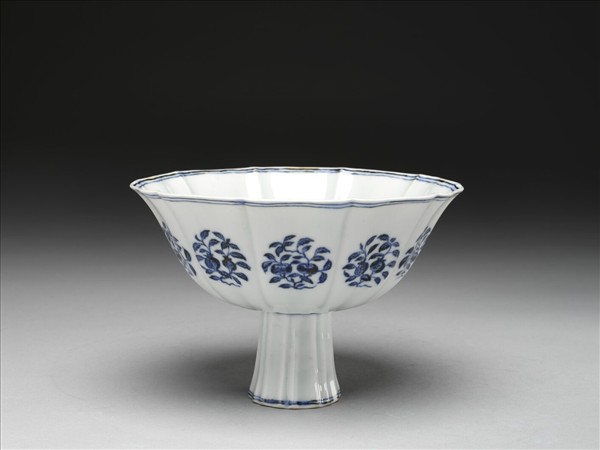 青花花果紋牡丹花式高足碗