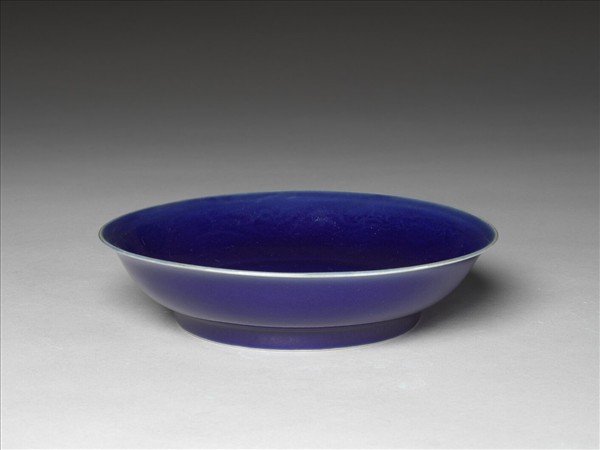 霽青釉劃花龍紋盤