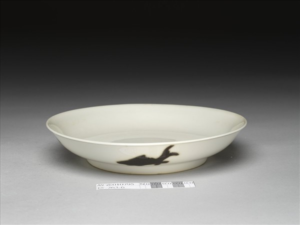 釉裡紅四魚紋盤