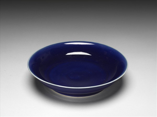 霽青釉劃花龍紋盤