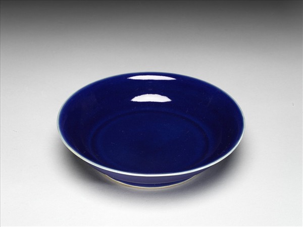 霽青釉劃花龍紋盤