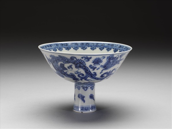 青花夔龍紋高足碗