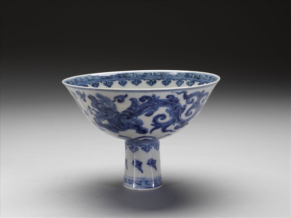 青花夔龍紋高足碗