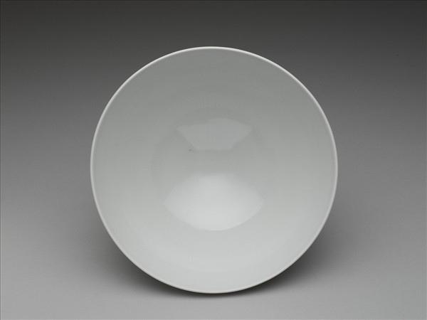 白瓷劃花花卉紋碗