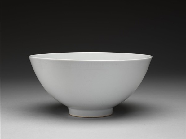 白瓷劃花花卉紋碗