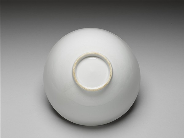 白瓷劃花花卉紋碗