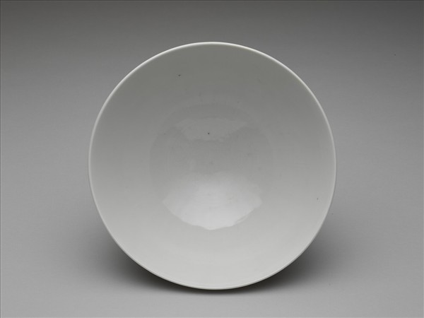 白瓷劃花花卉紋碗