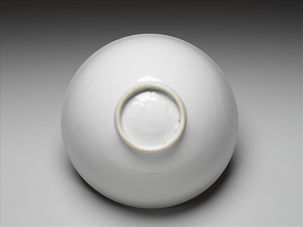 白瓷劃花花卉紋碗