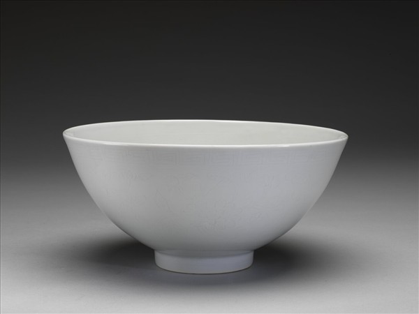 白瓷劃花花卉紋碗