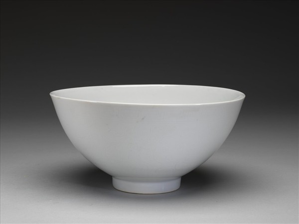 白瓷劃花花卉紋碗