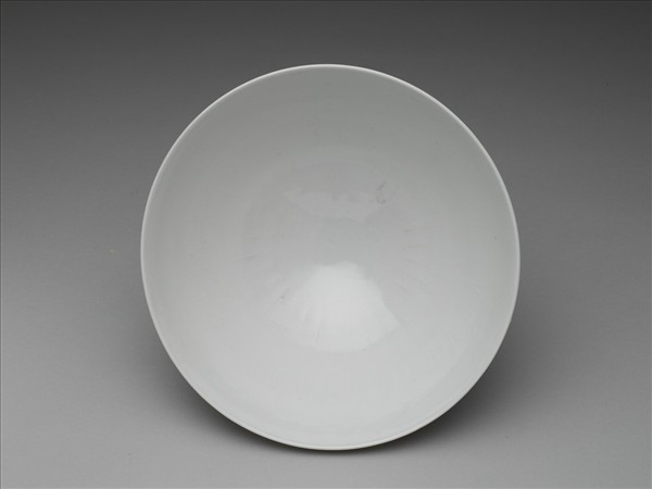 白瓷劃花花卉紋碗