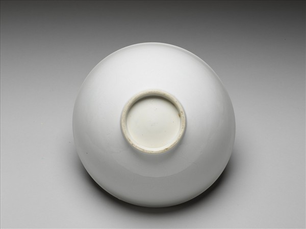 白瓷劃花花卉紋碗