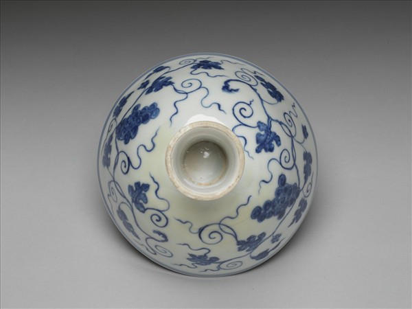 青花葡萄紋高足碗