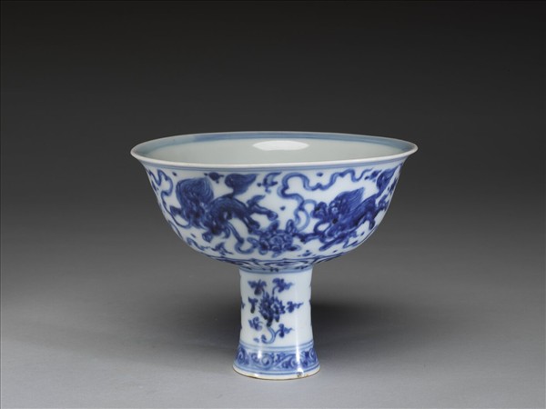 青花獅子紋高足碗