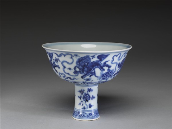 青花獅子紋高足碗