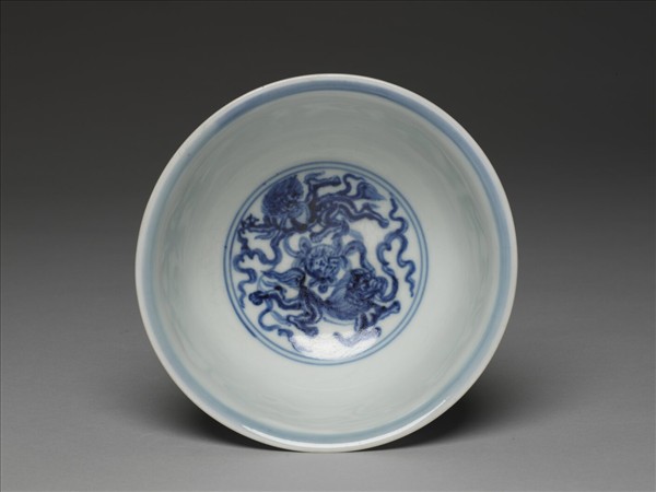 青花獅子紋高足碗