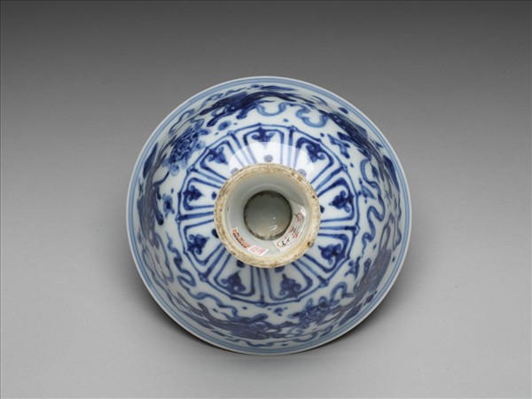 青花獅子紋高足碗