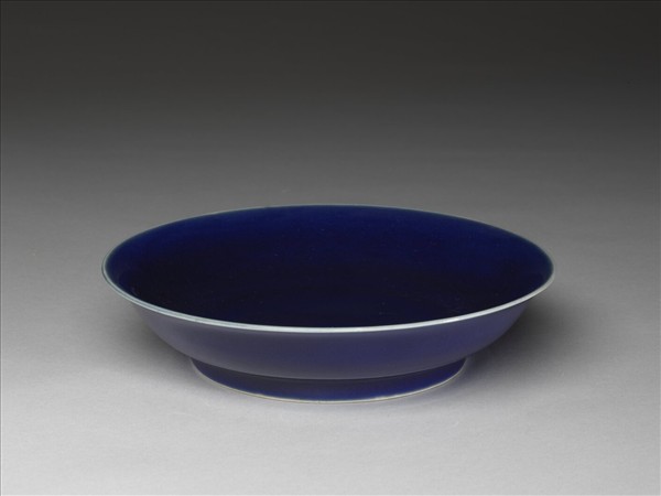 霽青釉劃花龍紋盤