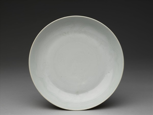 黃地綠彩龍紋白裡盤