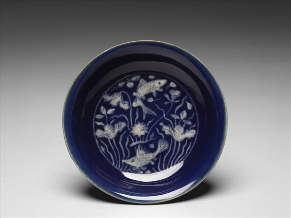 霽青釉蓮塘游魚紋盤