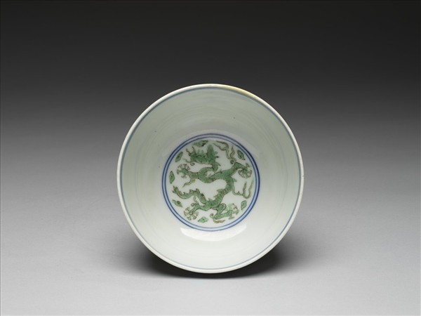 青花綠彩雲龍紋碗