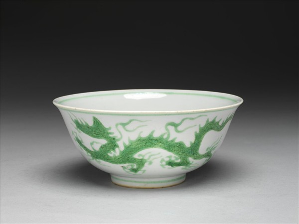 綠彩雲龍紋碗