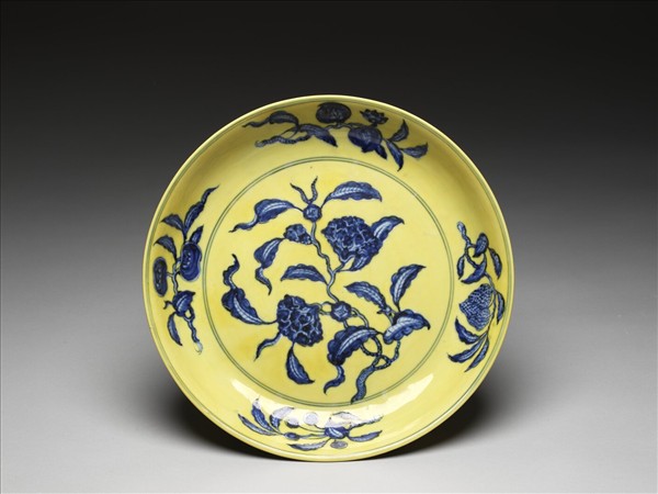 青花黃地折枝花果盤
