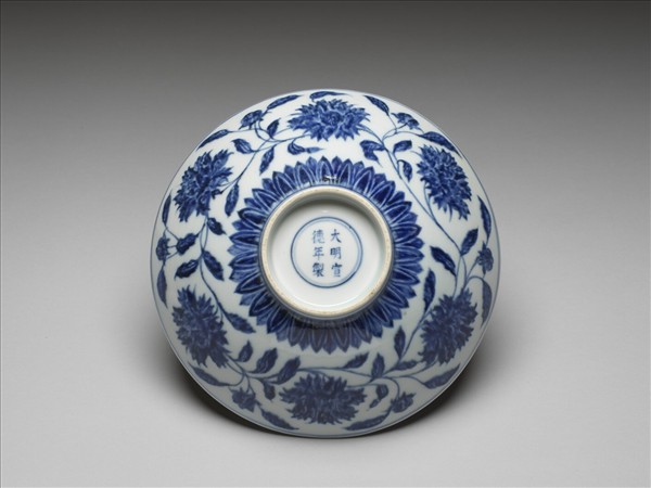 青花轉枝芍藥紋碗