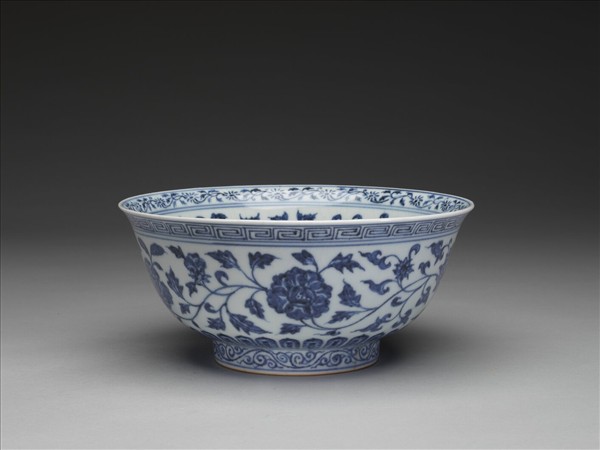 青花纏枝花卉紋碗