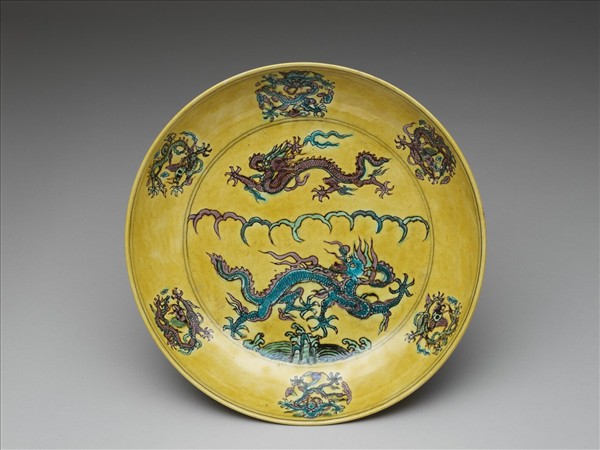 三彩黃地花果龍紋盤