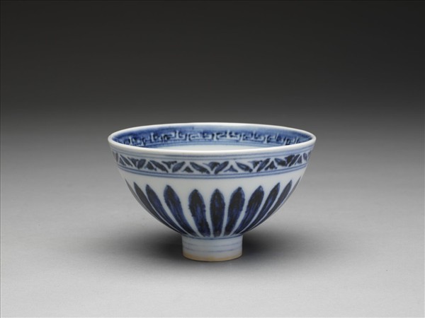 青花幾何花卉紋碗