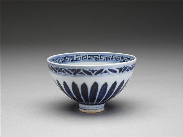 青花幾何花卉紋碗