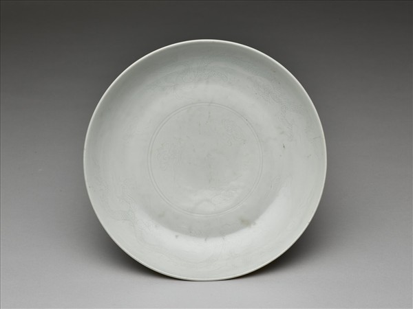 黃地綠彩龍紋白裡盤