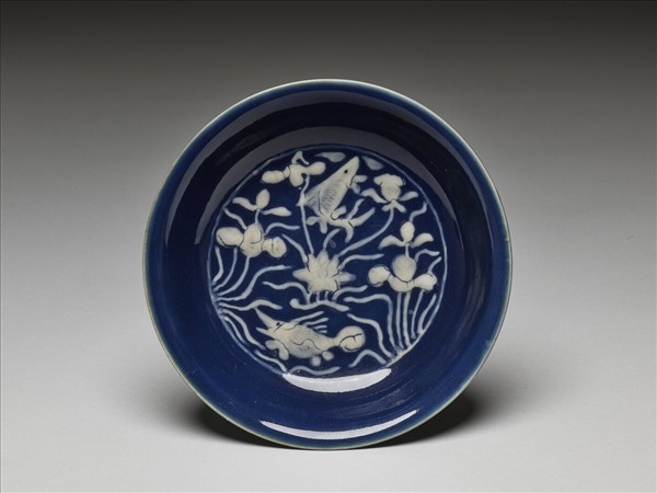 霽青釉蓮塘游魚紋盤