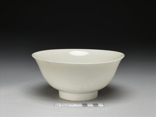 甜白釉碗