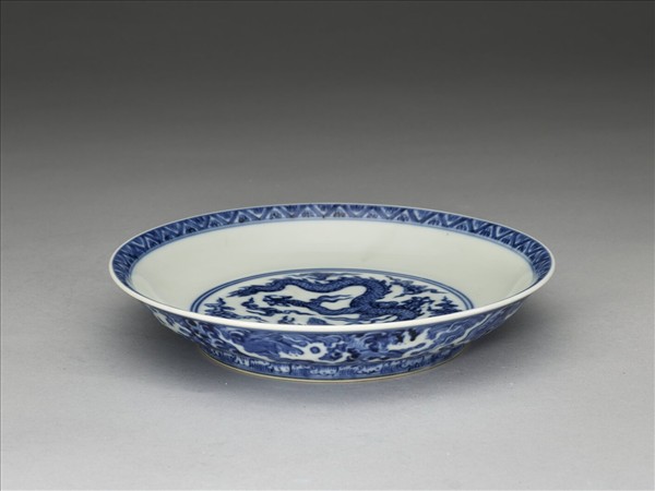 青花波濤白龍紋盤