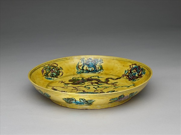 三彩黃地花果龍紋盤