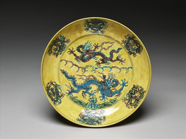 三彩黃地花果龍紋盤