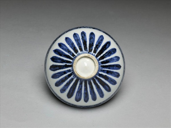 青花幾何花卉紋碗