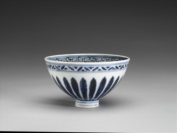 青花幾何花卉紋碗