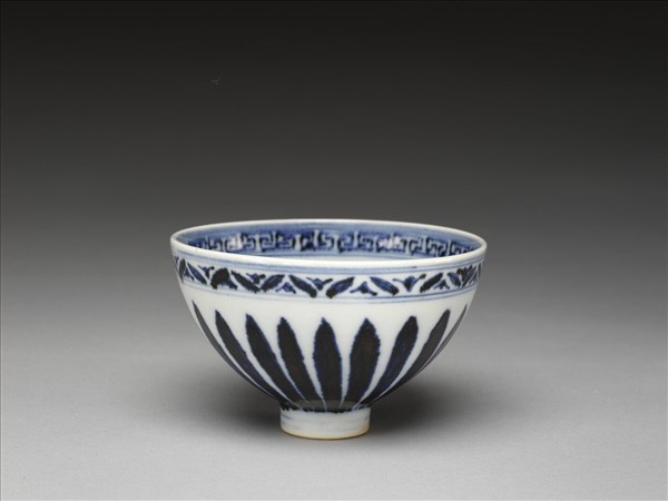 青花幾何花卉紋碗