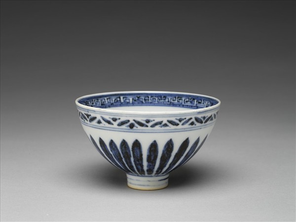青花幾何花卉紋碗