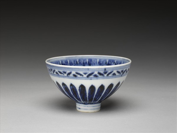 青花幾何花卉紋碗