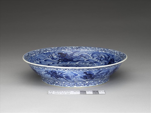 青花波濤海獸紋盤