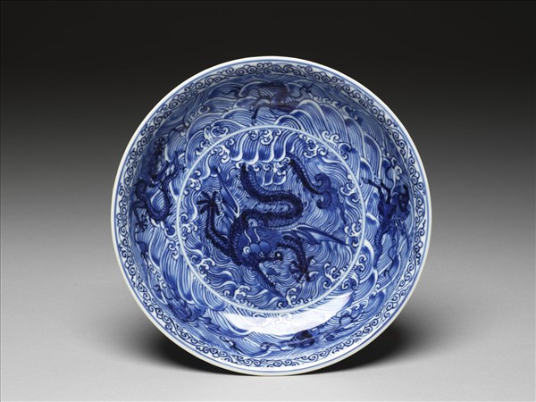 青花波濤海獸紋盤