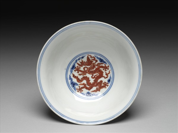 青花紅彩雲龍紋高足碗