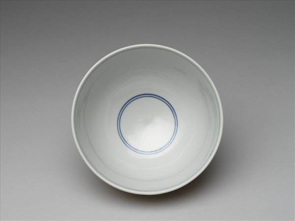 嬌黃白裡龍紋碗