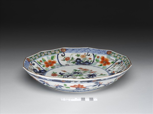 有田窯 五彩花卉紋十二方盤