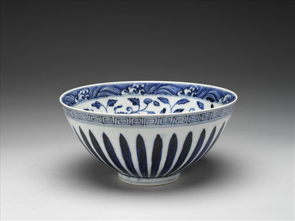 青花花卉紋蓮子碗